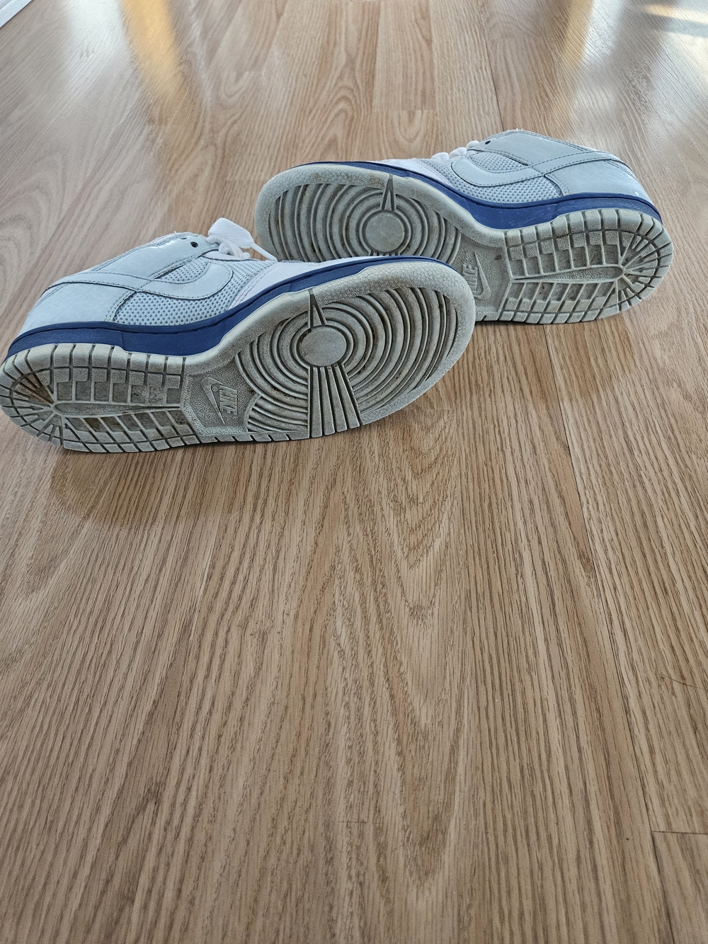Nike Women’s Dunk Low Sneakers in White, Glacier Blue & Varsity Royal. Size 7.5 - Picture 5 of 6